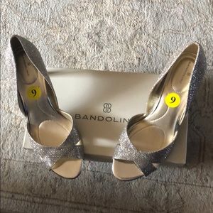 NEW: Bandolino woman’s open toe gold heels